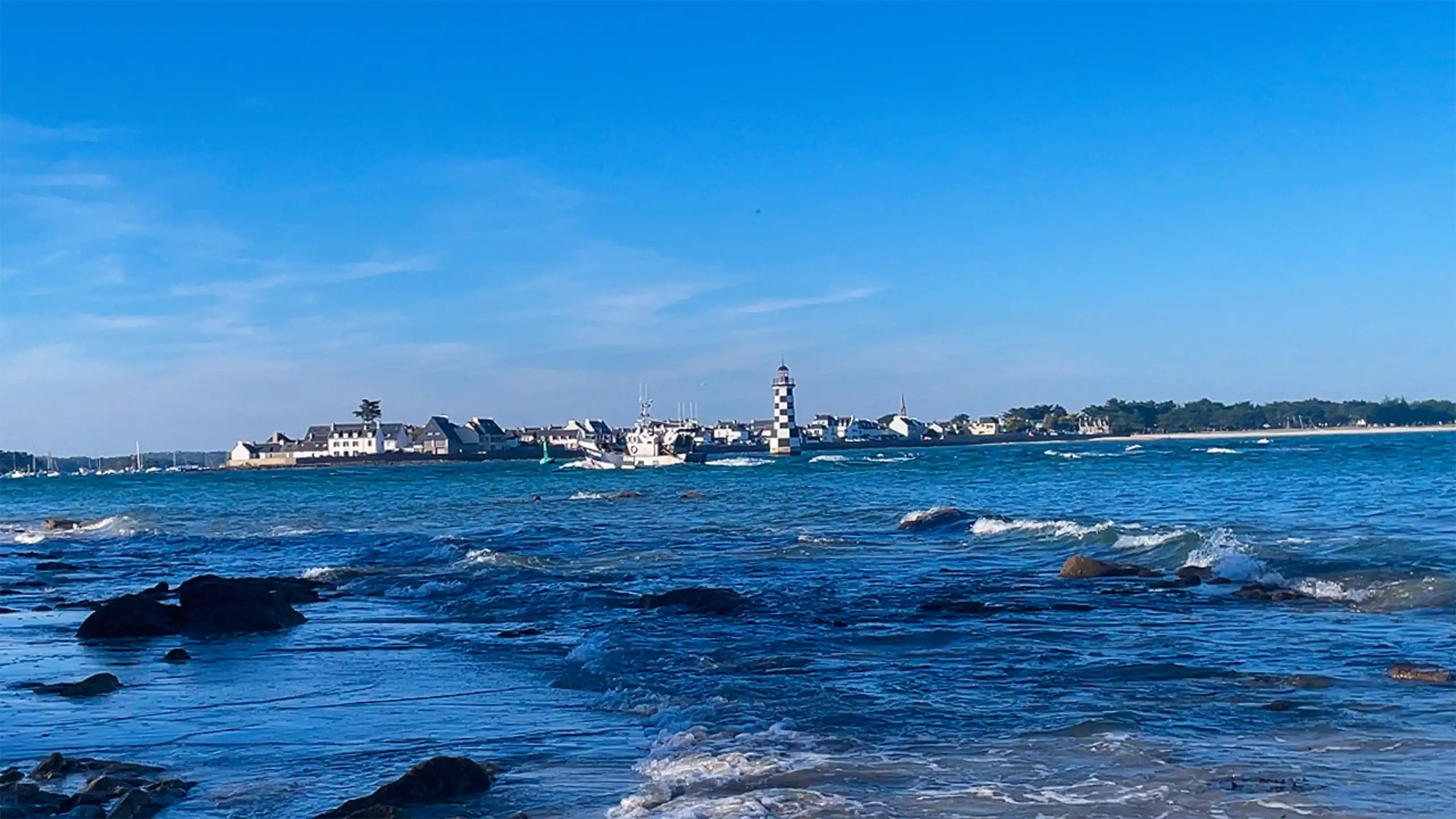 Acheter une maison à Lesconil : port, plages et budget 2026